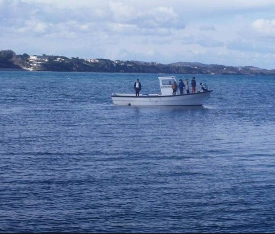 Πάτρα τραγωδία: Μικρός άντρας έπεσε από αλιευτικό σκάφος, μπλέχτηκε στα δίχτυα και έχασε τη ζωή του αφού πνίγηκε