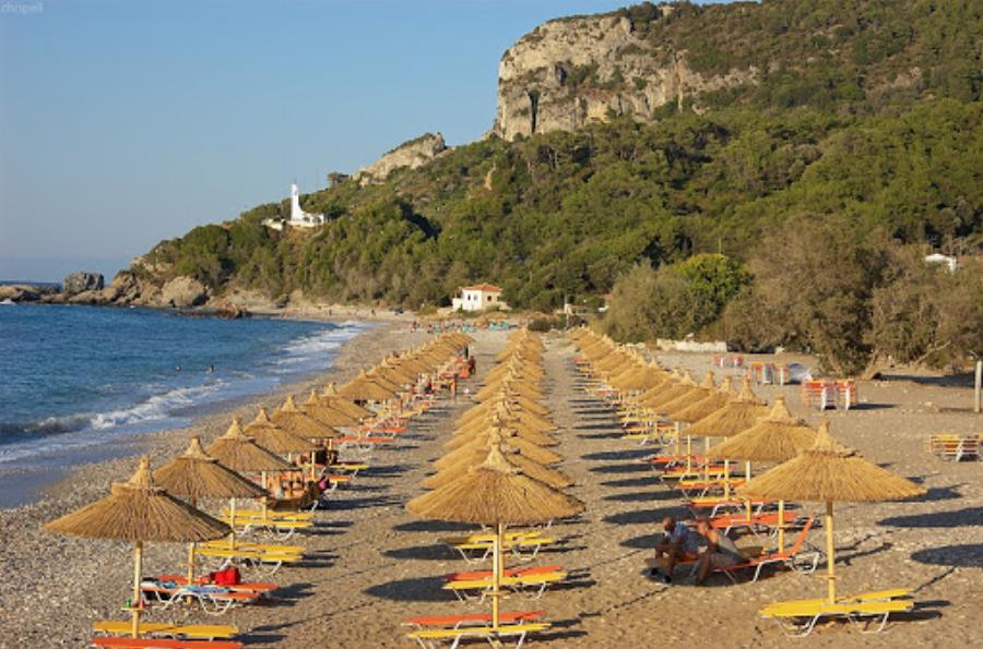 Είναι πανέμορφη φυσική παραλία, δεν πληρώνεις είσοδο, είναι γεμάτη φαράγγια και καταρράκτες και όμως ονομάζεται Ποτάμι