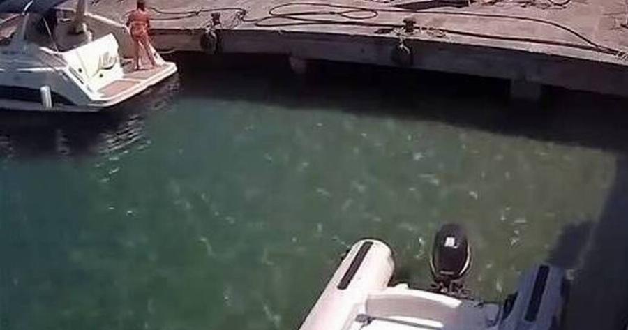 Σκάφος έκρηξη: Γυναίκα πετάγεται μέσα στη θάλασσα μετά από έκρηξη σε σκάφος (Βίντεο)