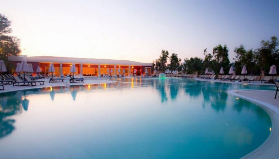 Προτείνουμε τετράστερο ξενοδοχείο στο Βραχάτι Κορινθίας με ημιδιατροφή και κάτω από 85€