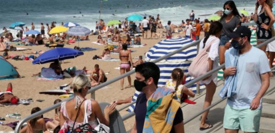 Χαλκιδική παραλίες: Με υποχρεωτικές μάσκες στις παραλίες της Χαλκιδική – Πρωτόγνωρες εικόνες στο βίντεο