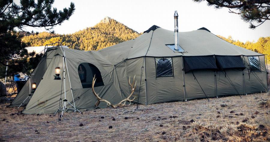 Σκηνή έπαυλη: Ουρές στα καταστήματα για τη σκηνή που χωράει 11 κρεβάτια, ζυγίζει 57 κιλά και κοστίζει μόνο 1.400 ευρώ