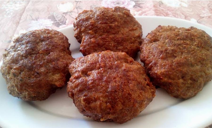 Μπιφτέκια χωρίς ψωμί: Μοναδική ελληνική συνταγή για ζουμερά, αφράτα μπιφτέκια χωρίς ψωμί και βρώμη