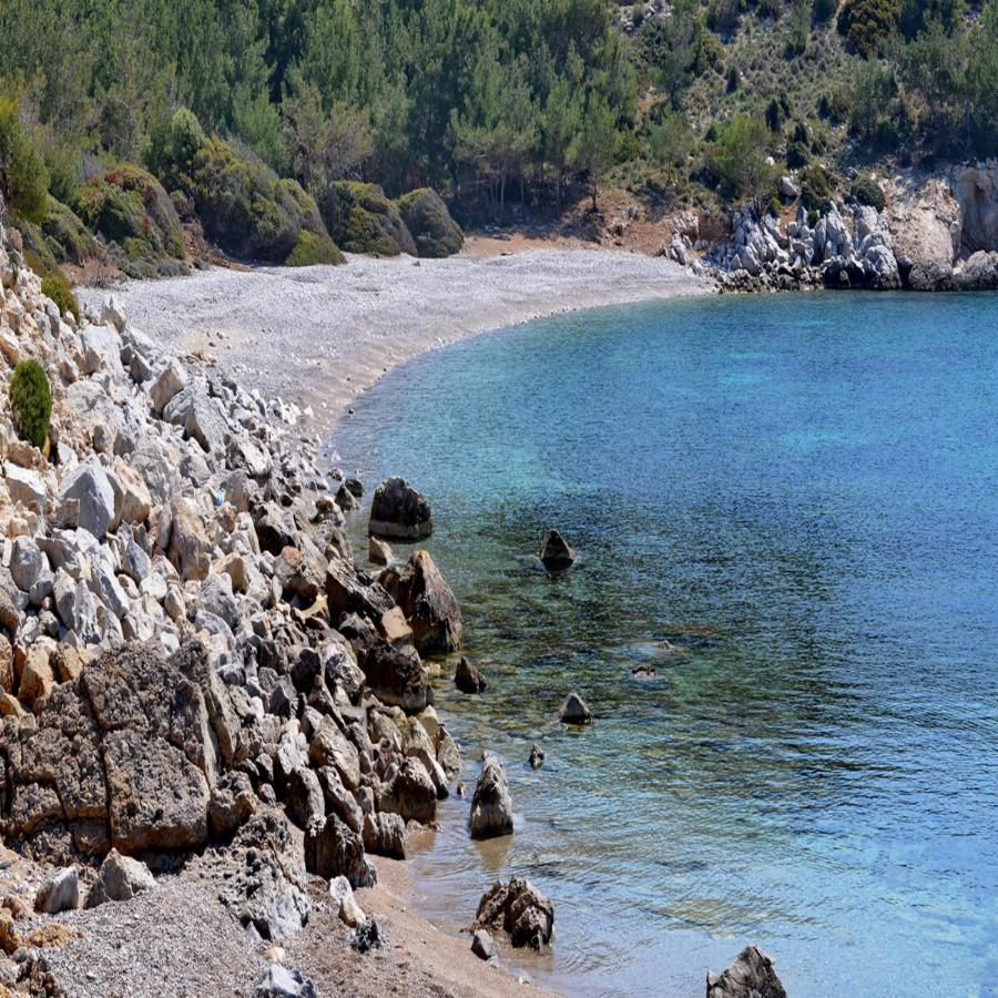 Είναι το πιο ασφαλές νησί για τον Αύγουστο, σχεδόν καθόλου κρούσματα, εξωτικές παραλίες και χωρίς πολυκοσμία