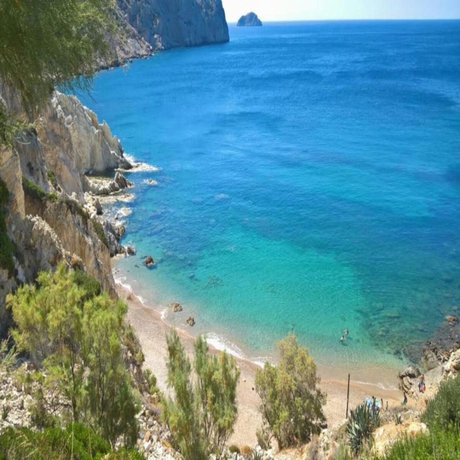 Είναι το πιο ασφαλές νησί για τον Αύγουστο, σχεδόν καθόλου κρούσματα, εξωτικές παραλίες και χωρίς πολυκοσμία