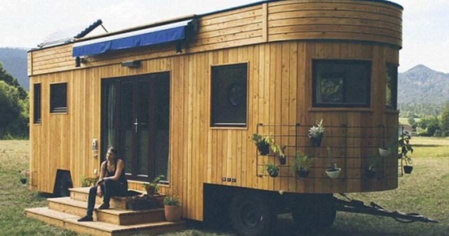 Τροχόσπιτο θαύμα: Είναι από παλιό βαγόνι, το παίρνεις παντού, κοστίζει όσο 2 αυτοκίνητα και χωράει 10 άτομα