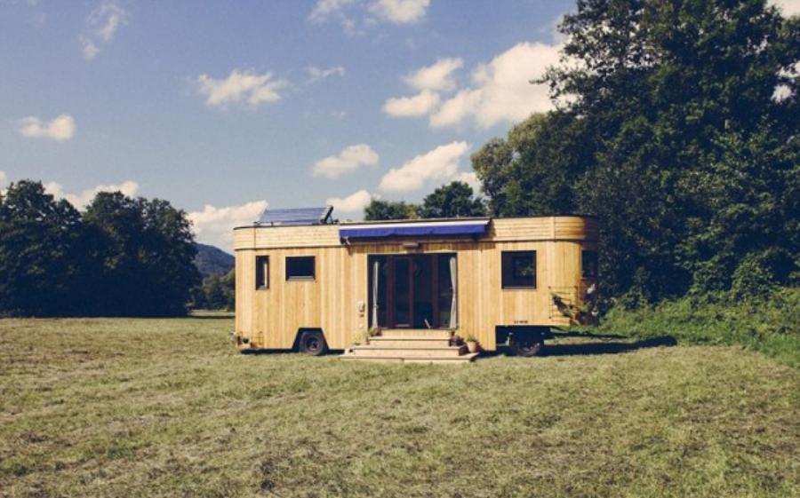 Τροχόσπιτο θαύμα: Είναι από παλιό βαγόνι, το παίρνεις παντού, κοστίζει όσο 2 αυτοκίνητα και χωράει 10 άτομα