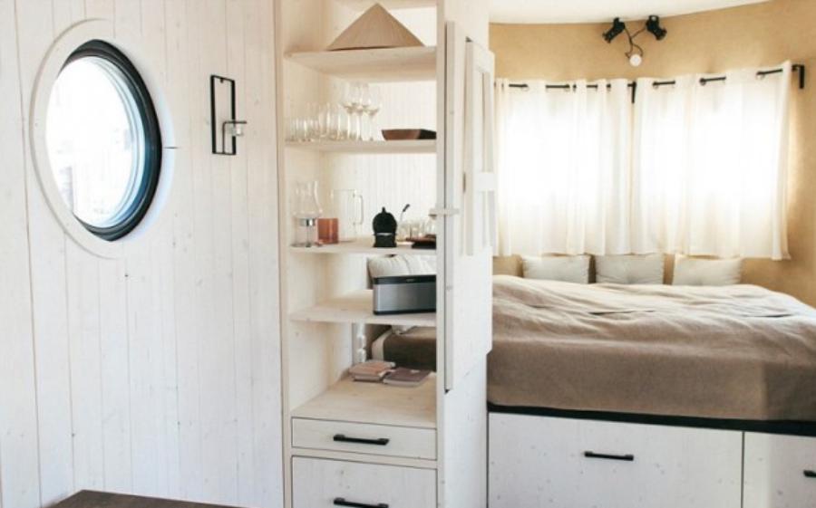 Τροχόσπιτο θαύμα: Είναι από παλιό βαγόνι, το παίρνεις παντού, κοστίζει όσο 2 αυτοκίνητα και χωράει 10 άτομα