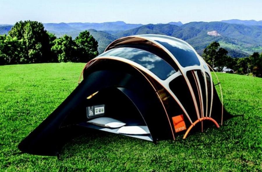 Την παίρνεις παντού, χωράει μια οικογένεια, κοστίζει λιγότερο από ένα μηχανάκι και σου παρέχει ρεύμα όπου και να βρίσκεσαι