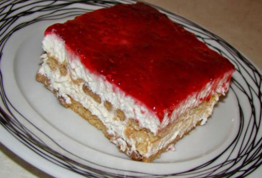 Γιαουρτογλυκό με μαρμελάδα βύσσινο: Πεντανόστιμο, αφράτο και έτοιμο γρήγορα