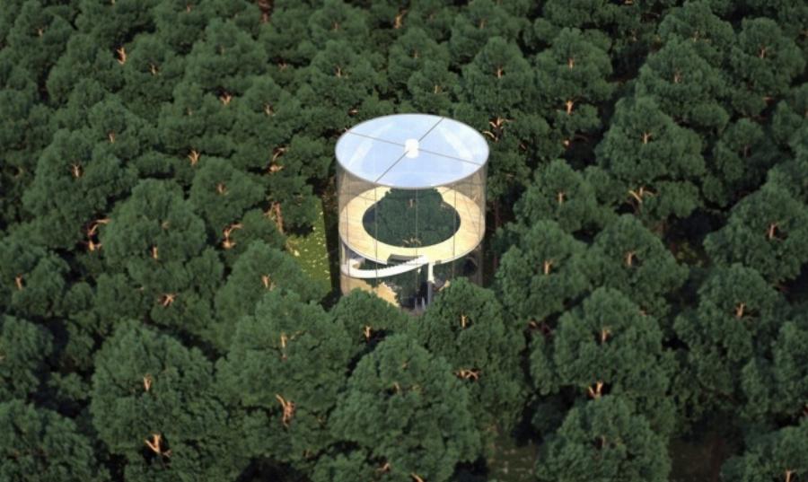 Είναι όλο από γυαλί, έχει χτιστεί γύρω από ένα δέντρο, χωράει 3 οικογένειες, τους πήρε 90 μέρες και κόστισε 100.000 ευρώ