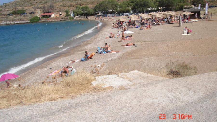 Φτάνεις σε 58 λεπτά από την Αθήνα, πληρώνεις 2,8€ διόδια και αντικρίζεις μια όαση που θυμίζει νησάκι