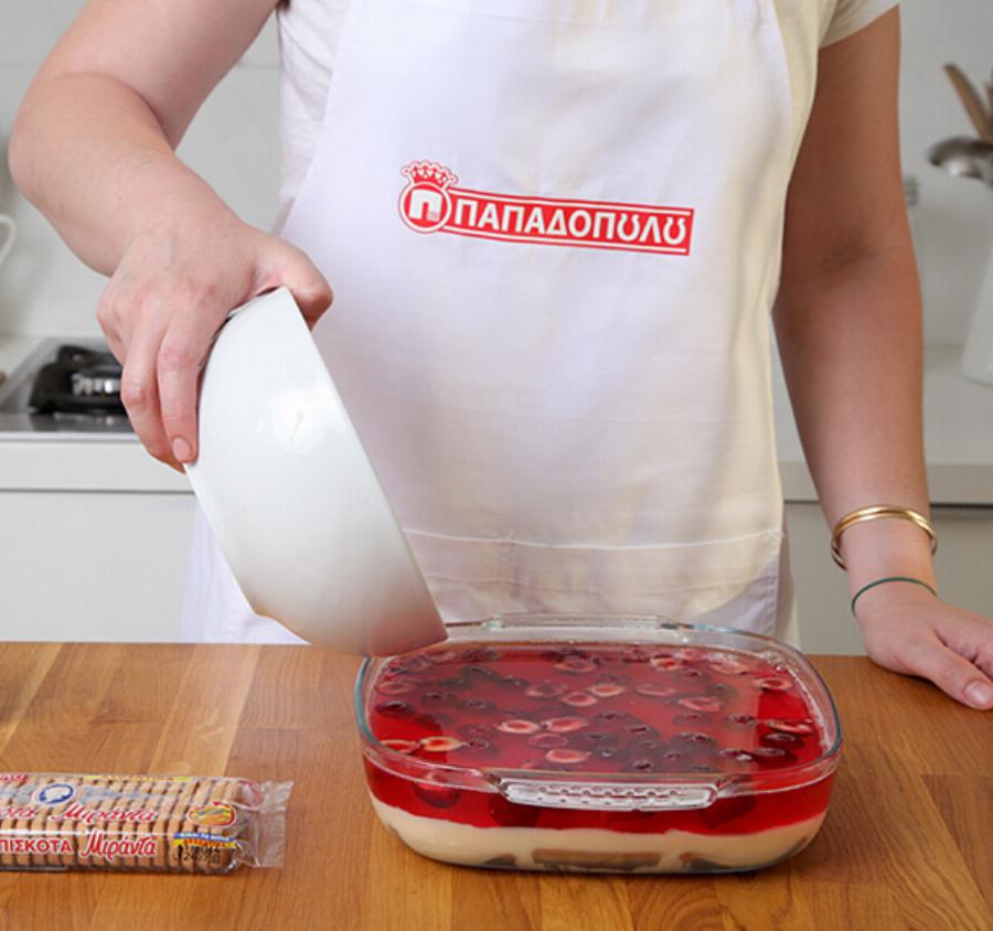 Το πιο δροσιστικό μπισκοτογλυκό με ζελέ κεράσι, για το καλοκαίρι