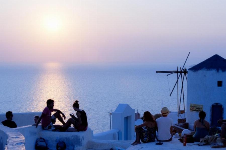 Έρευνα: Πάνω από τους μισούς Ελληνες αδυνατούν να πάνε έστω μία εβδομάδα διακοπές