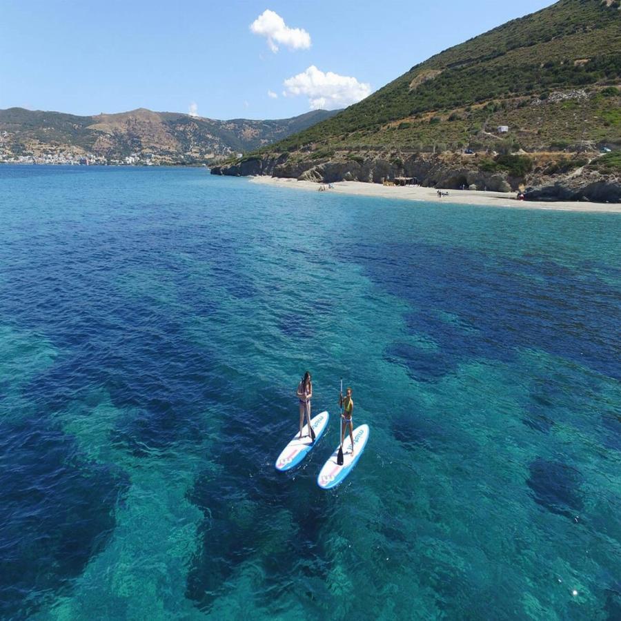 Είσαι εκεί σε 75 λεπτά από την Αθήνα, έχει εξωτικές παραλίες, φοβερό φαγητό και θα περάσεις με μπάτζετ 35 ευρώ τη μέρα