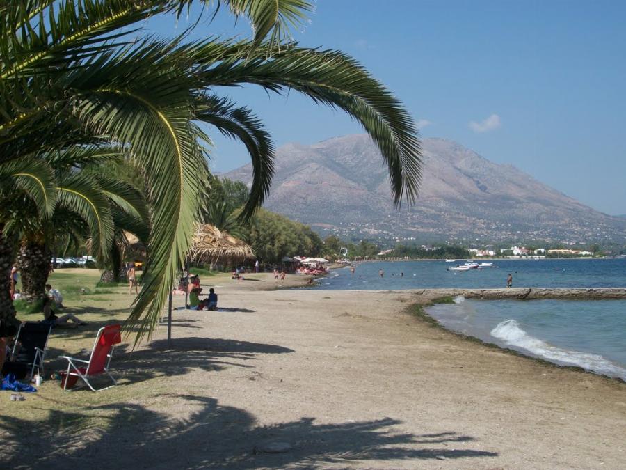 Είσαι εκεί σε 75 λεπτά από την Αθήνα, έχει εξωτικές παραλίες, φοβερό φαγητό και θα περάσεις με μπάτζετ 35 ευρώ τη μέρα