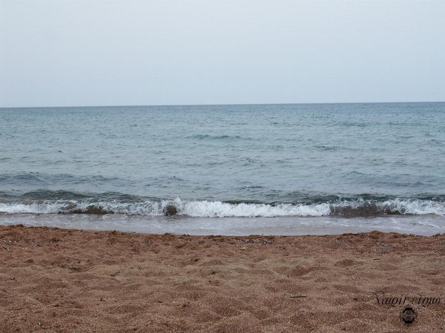 Είναι 90 λεπτά από την Πάτρα, έχει όλο άμμο, είναι ιδανική για οικογένειες και περνάς με 10 ευρώ ημερήσιο μπάτζετ