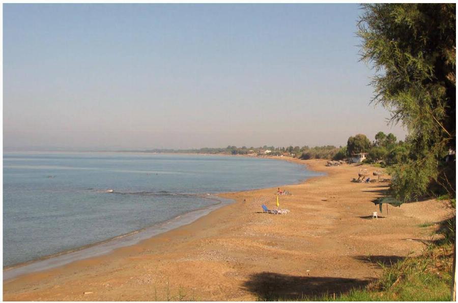 Είναι 90 λεπτά από την Πάτρα, έχει όλο άμμο, είναι ιδανική για οικογένειες και περνάς με 10 ευρώ ημερήσιο μπάτζετ