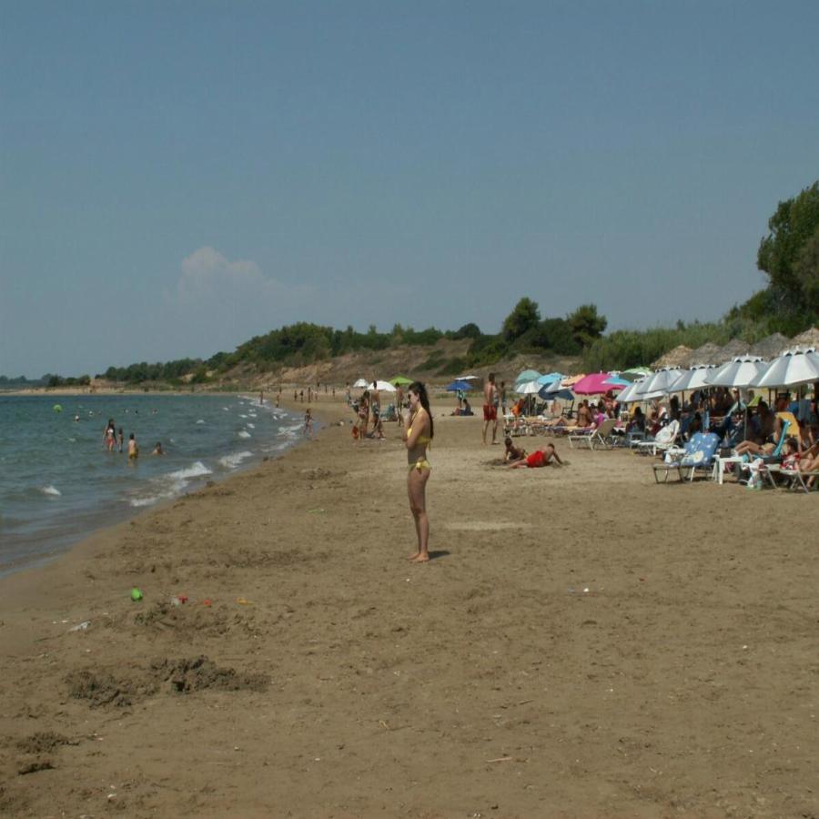 Είναι 90 λεπτά από την Πάτρα, έχει όλο άμμο, είναι ιδανική για οικογένειες και περνάς με 10 ευρώ ημερήσιο μπάτζετ