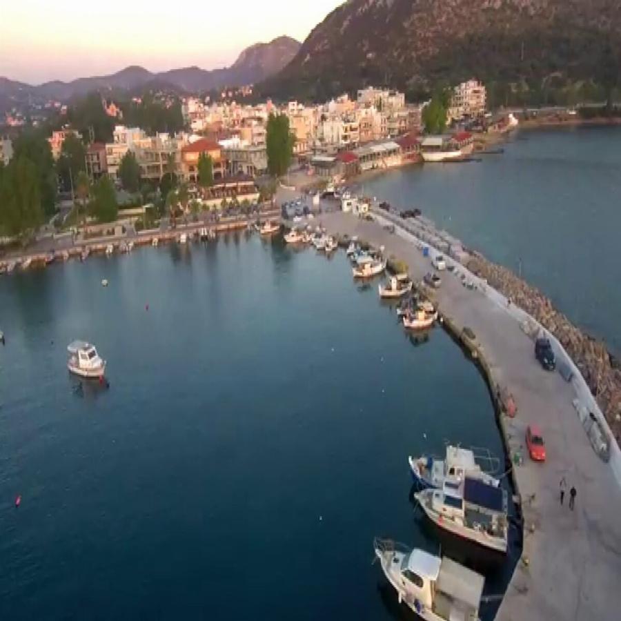 Βάζεις 7 ευρώ βενζίνη, δεν πληρώνεις διόδια και σε 50 λεπτά από την Αθήνα βρίσκεσαι σε ένα φθηνό παράδεισο