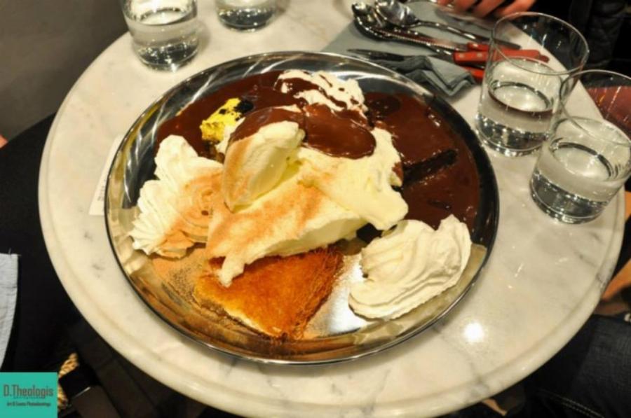 Παράδεισος των γλυκών: Βρίσκεται στου Ψυρρή και σχηματίζονται ουρές για μια μπουκιά στη σοκολάτας της αγάπης