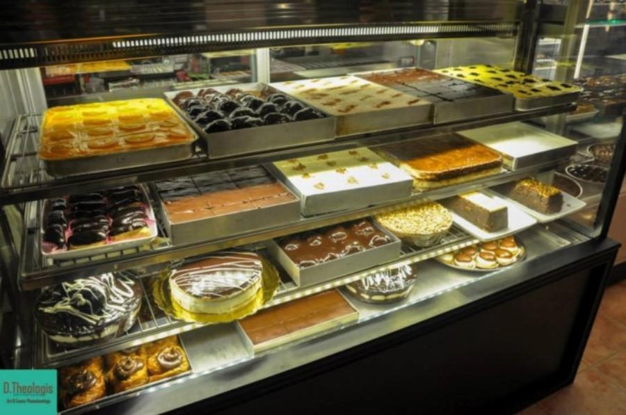 Παράδεισος των γλυκών: Βρίσκεται στου Ψυρρή και σχηματίζονται ουρές για μια μπουκιά στη σοκολάτας της αγάπης