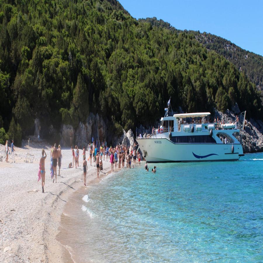 Καλύτερη και από το Μύρτο και τους Εγκρεμνούς: Η ωραιότερη, κρυφή παραλία της Ελλάδας που την ξέρουν ελάχιστοι