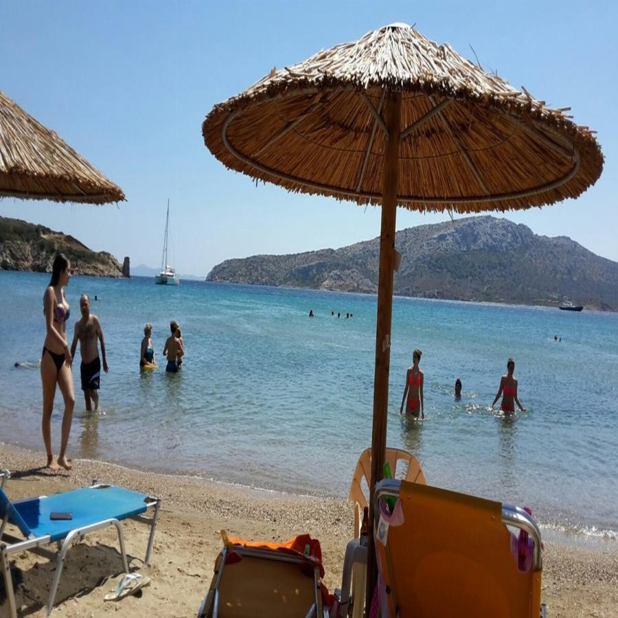 50 λεπτά από την Αθήνα, κρυμμένη έξω από το Σούνιο, χωρίς να πληρώσεις είσοδο και με καταγάλανα νερά σαν να είσαι στις Κυκλάδες