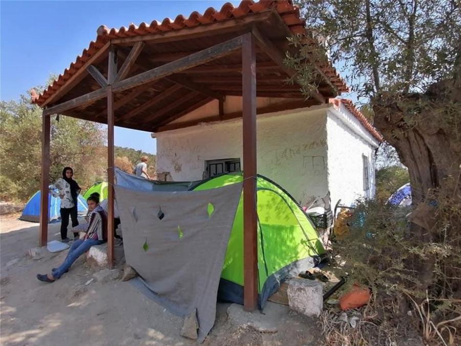 Μόρια μετανάστες: Κατέστρεψαν ολοσχερώς τον ναό του Αγίου Γεωργίου – Εικόνες που προκαλούν οργή