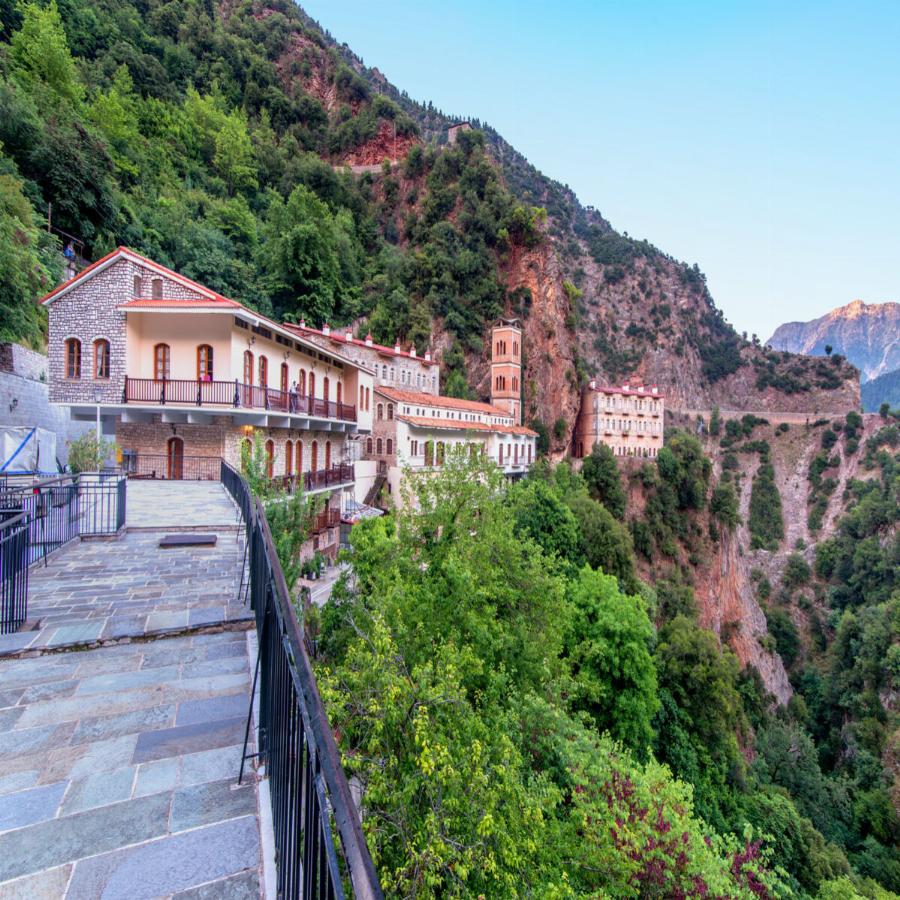 Εφτά κορυφαίοι φθινοπωρινοί προορισμοί μια ανάσα από την Αθήνα για αξέχαστες διακοπές Οκτώβριο και Νοέμβριο