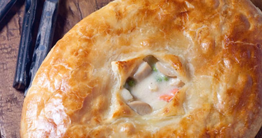 Πίτα με γαρίδες, μανιτάρια και κρέμα γάλακτος, έτοιμη σε λίγα λεπτά