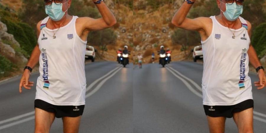 Κρήτη γιατρός: Viral η φωτογραφία του γιατρού που τρέχει με μάσκα