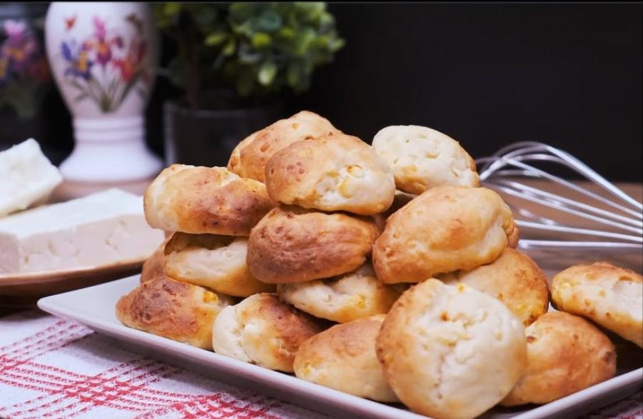 Οικονομικά τυροπιτάκια: Συνταγή για γευστικά τυροπιτάκια με 3 μόνο υλικά