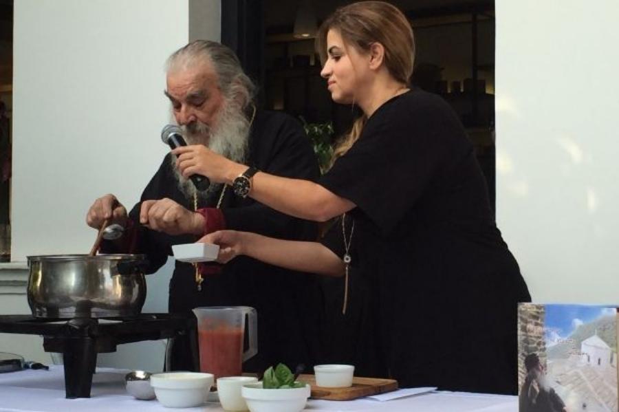 Μακαρονάδα Γέροντα Ευδόκιμου: Το μυστικό του για την καλύτερη μακαρονάδα που δοκίμασες ποτέ