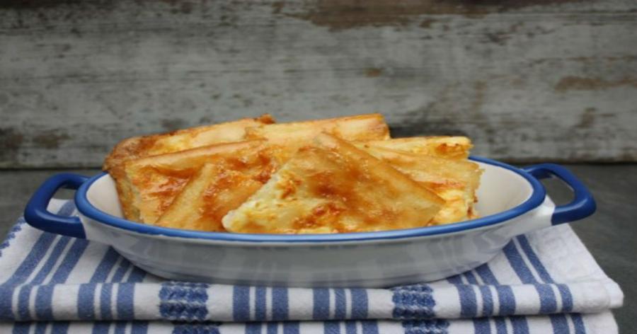 Αλευρόπιτα με τυρί φέτα της στιγμής. Συνταγή έτοιμη σε λίγα λεπτά