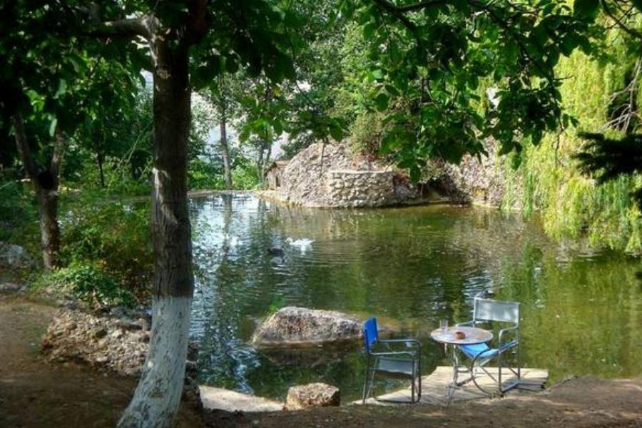 Cherryland: 2 ώρες μακριά από την Αθήνα, θα βρείτε ένα μαγικό χωριό βγαλμένο από το ομορφότερο παραμύθι