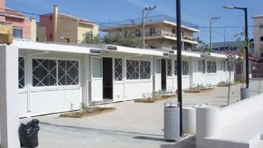 Σχολείο κοντέινερ: Σε κοντέινερ και χωρίς μάσκα μαθητές σχολείου – Ποιο σχολείο είναι το συγκεκριμένο