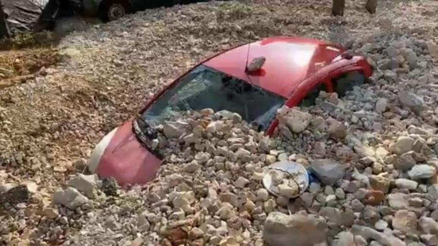 Άσσος Κεφαλονιά: «Έσβησε» από το χάρτη με πέτρες και λάσπη να θάβουν το χωριό – Εικόνες που προκαλούν θλίψη