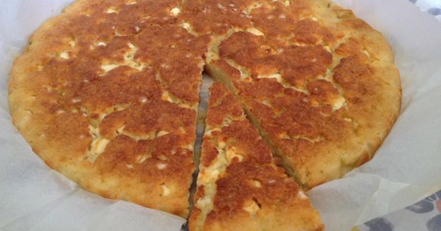 Τυρόπιτα χωρίς φύλλο, αφράτη με σόδα και αναψυκτικό, έτοιμη σε λίγα λεπτά