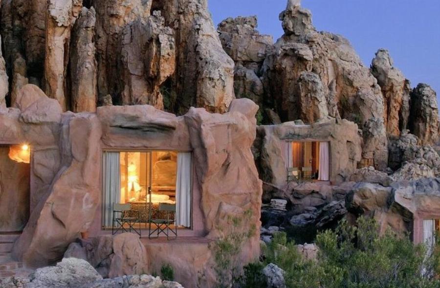 Ξενοδοχείο Φλίνστοουνς: Το μοναδικό ξενοδοχείο στον κόσμο που είναι χτισμένο μέσα σε σπηλιά