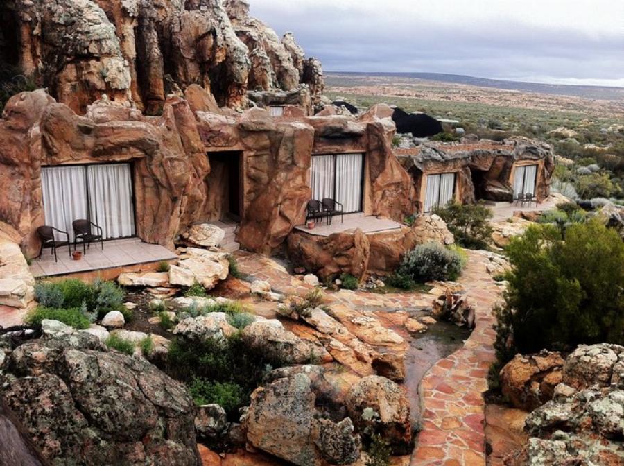 Ξενοδοχείο Φλίνστοουνς: Το μοναδικό ξενοδοχείο στον κόσμο που είναι χτισμένο μέσα σε σπηλιά