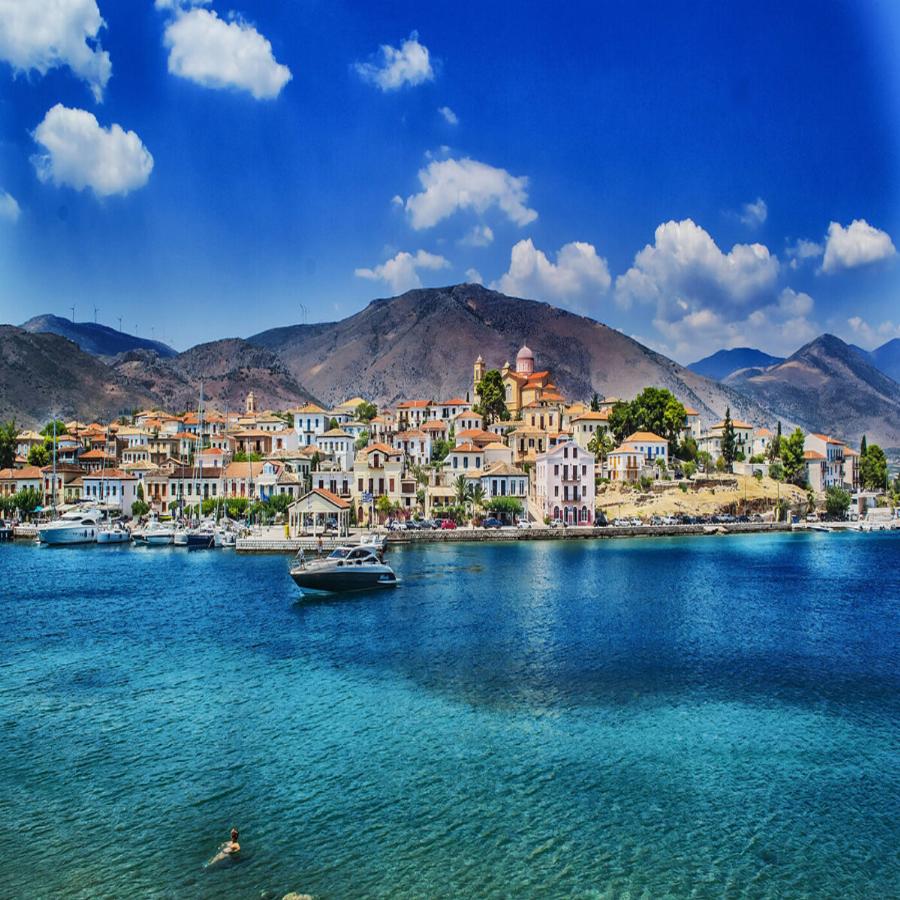 Γαλαξίδι: Το ψαροχώρι της Ελλάδας με τη σπάνια ομορφιά και τα μυστικά, που σε ταξιδεύει σε μια άλλη εποχή