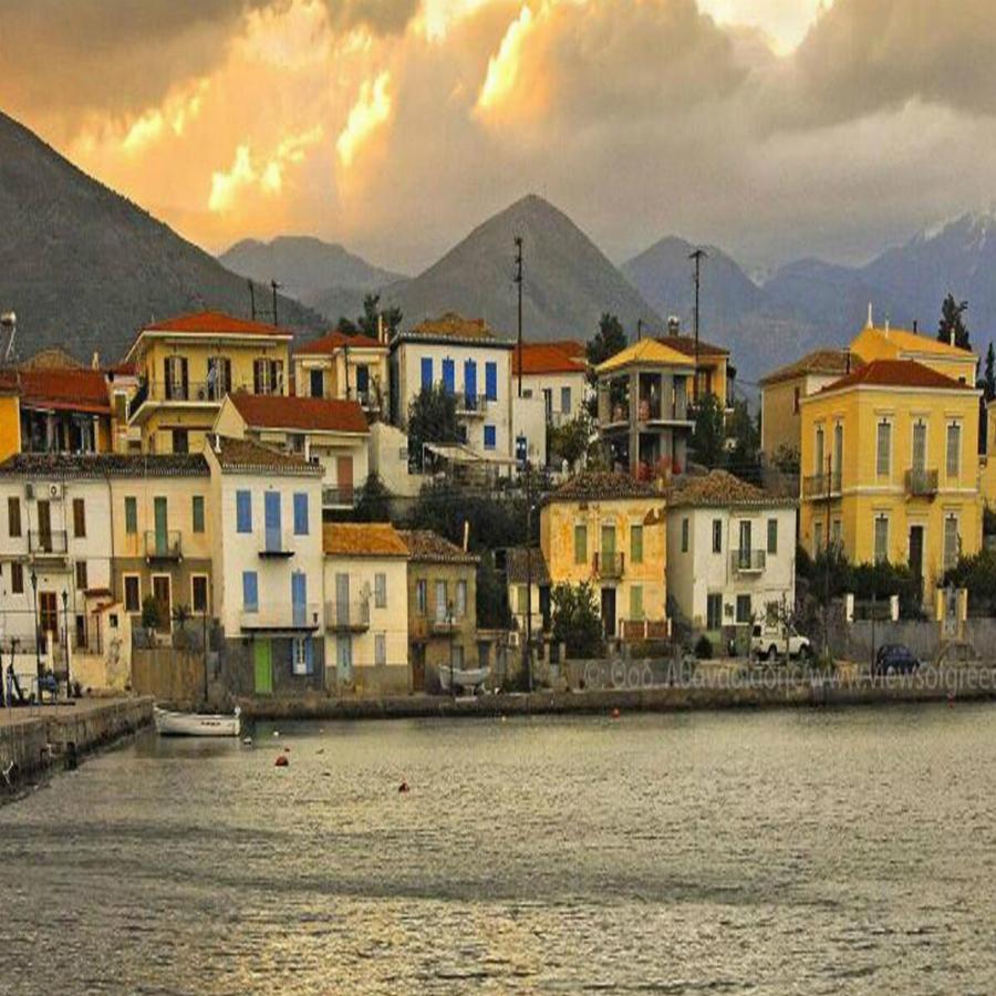 Γαλαξίδι: Το ψαροχώρι της Ελλάδας με τη σπάνια ομορφιά και τα μυστικά, που σε ταξιδεύει σε μια άλλη εποχή