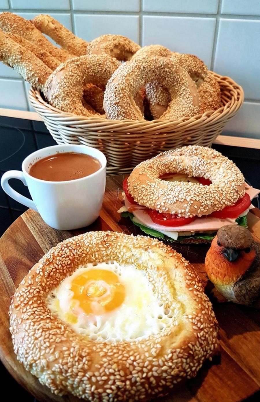 Κουλούρι Θεσσαλονίκης με αυγό: Φτιάξτε το στο τηγάνι σε λίγα λεπτά – Κατάλληλο για κολατσιό