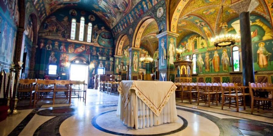 Γρεβενά χαμός: Ένας δημοτικός σύμβουλος χτύπησε μια παπαδιά με την καρέκλα