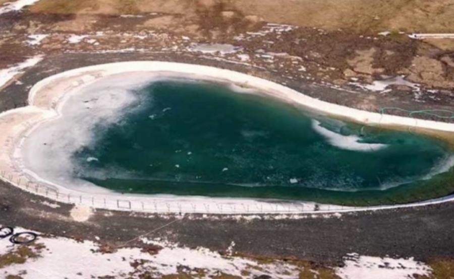 Λίμνη του έρωτα: 4 ώρες μακριά από την Αθήνα με αυτοκίνητο, θα συναντήσεις την πιο ερωτική λίμνη σε σχήμα καρδιάς