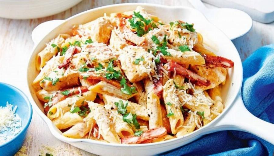 Καρμπονάρα φούρνου: Μακαρόνια για αρχάριους που θα ξετρελάνουν μικρούς και μεγάλους
