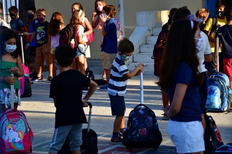 Ηράκλειο πατέρας: Χτύπησε τη διευθύντρια και της έβγαλε τη μάσκα που φορούσε! – Όλο το σκηνικό που συγκλόνισε την Κρήτη