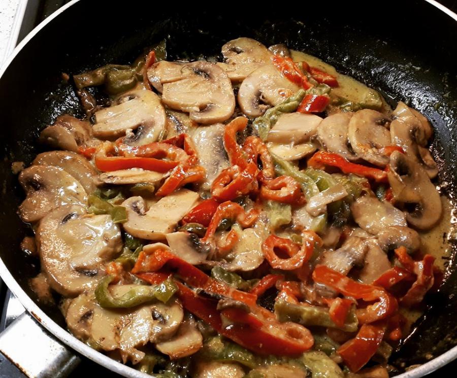 Μανιτάρια αλα κρεμ χωρίς κρέμα γαλάτος αλλά με πιπεριές