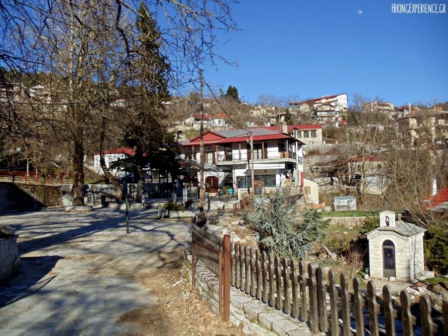 Νεραϊδοχώρι: Το παραμυθένιο χωριό των Τρικάλων που ντύνεται στα λευκά, και μυρίζει ολόκληρο τζάκι και κάστανο